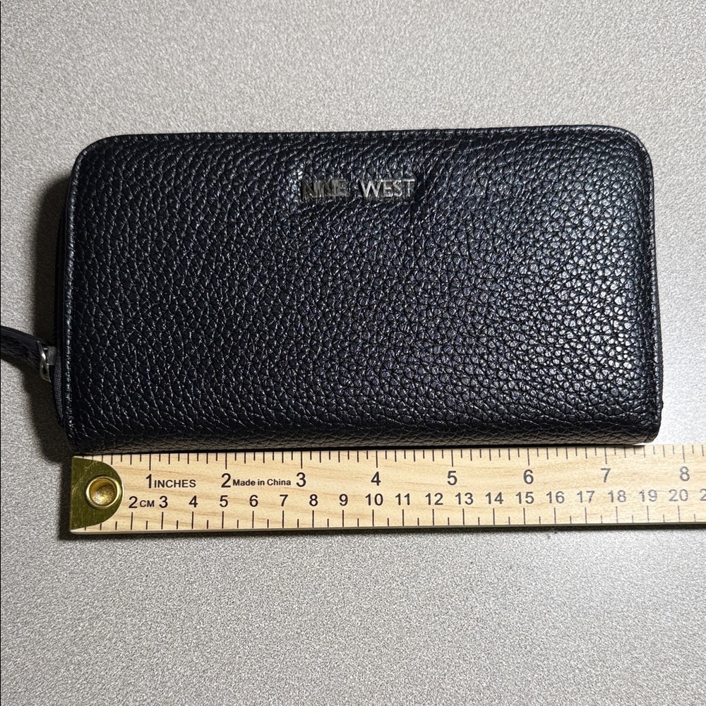 Nine West Black Pebbled Long Zip Around Wallet NEW (M1) - Picture 10 of 11